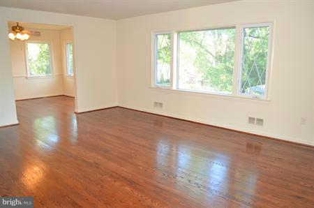 602 Winhall Way Silver Spring, MD 20904 - Photo 13 of 28 Living Room
