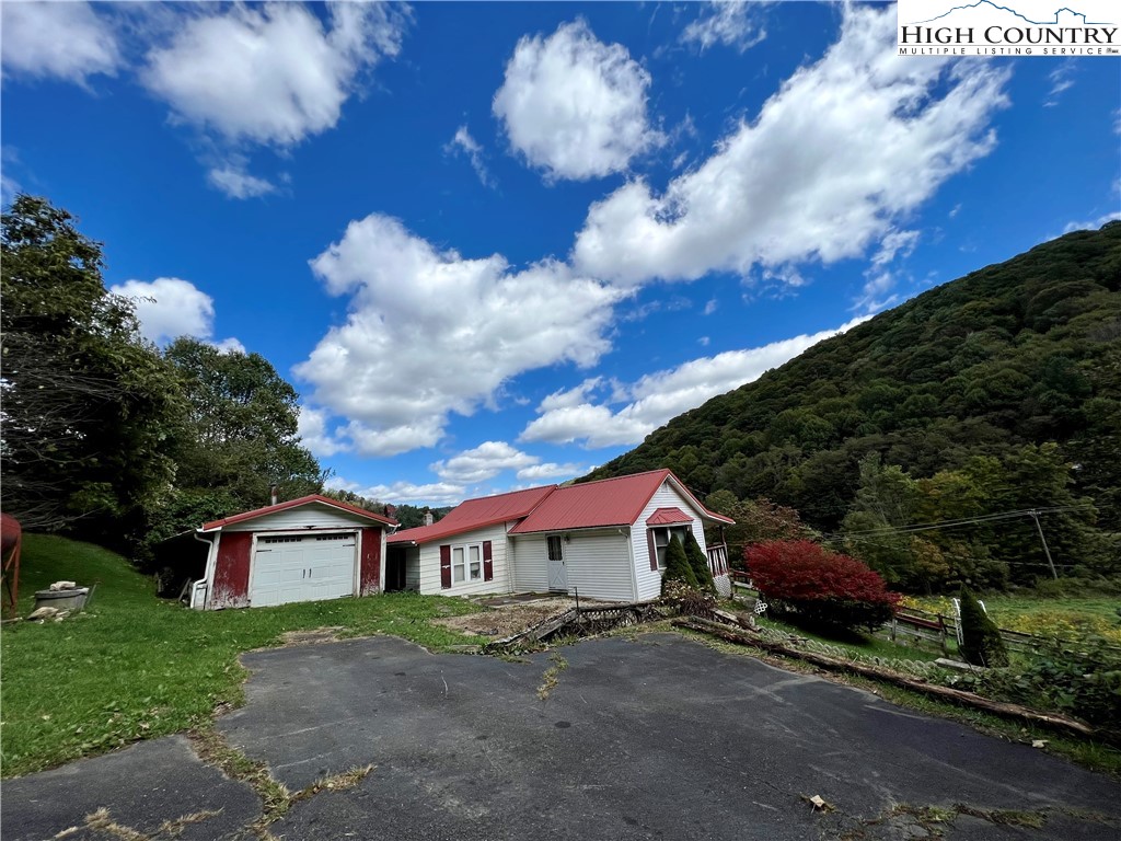 7664 Meat Camp Road Todd, NC 28684 - Photo 5 of 28 Gallery Image 5