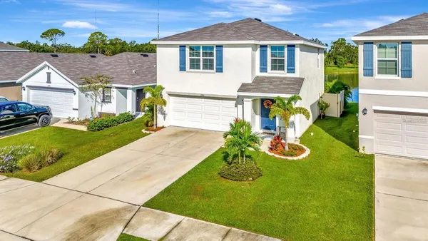 a view of house with garden