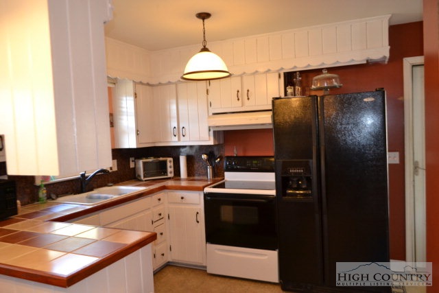 209 Frank Witherspoon Road Jefferson, NC 28640 - Photo 7 of 13 Gallery Image 7