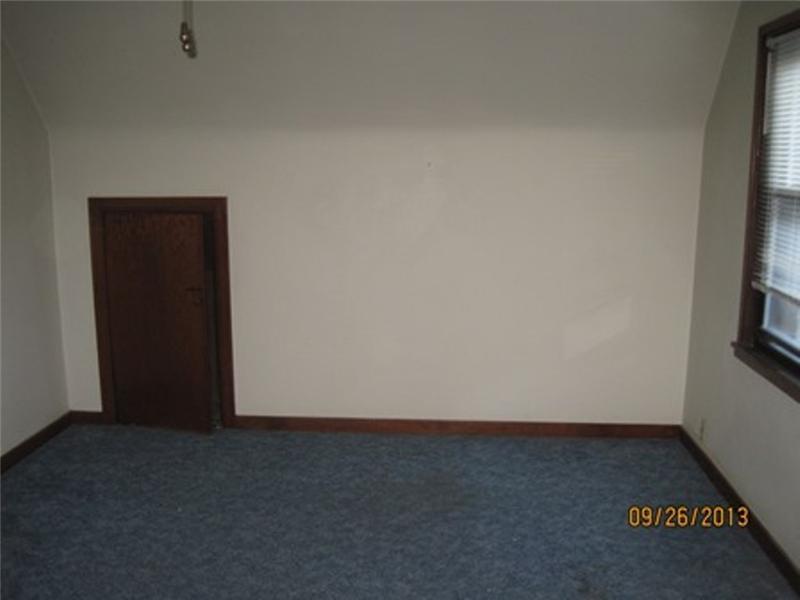 123 Leon Road Green Tree, PA 15220 - Photo 6 of 6 Bedroom.