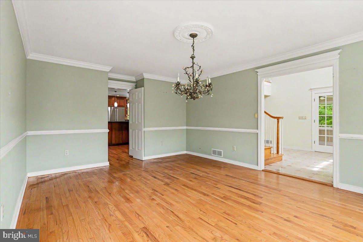 12 Upper Creek Road Stockton, NJ 08559 - Photo 17 of 37 Dining room