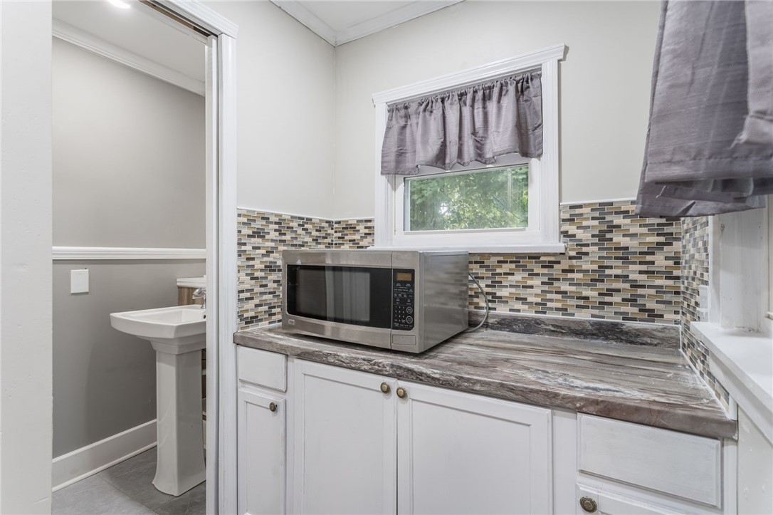 36 Mazda Terrace Rochester, NY 14621 - Photo 13 of 38