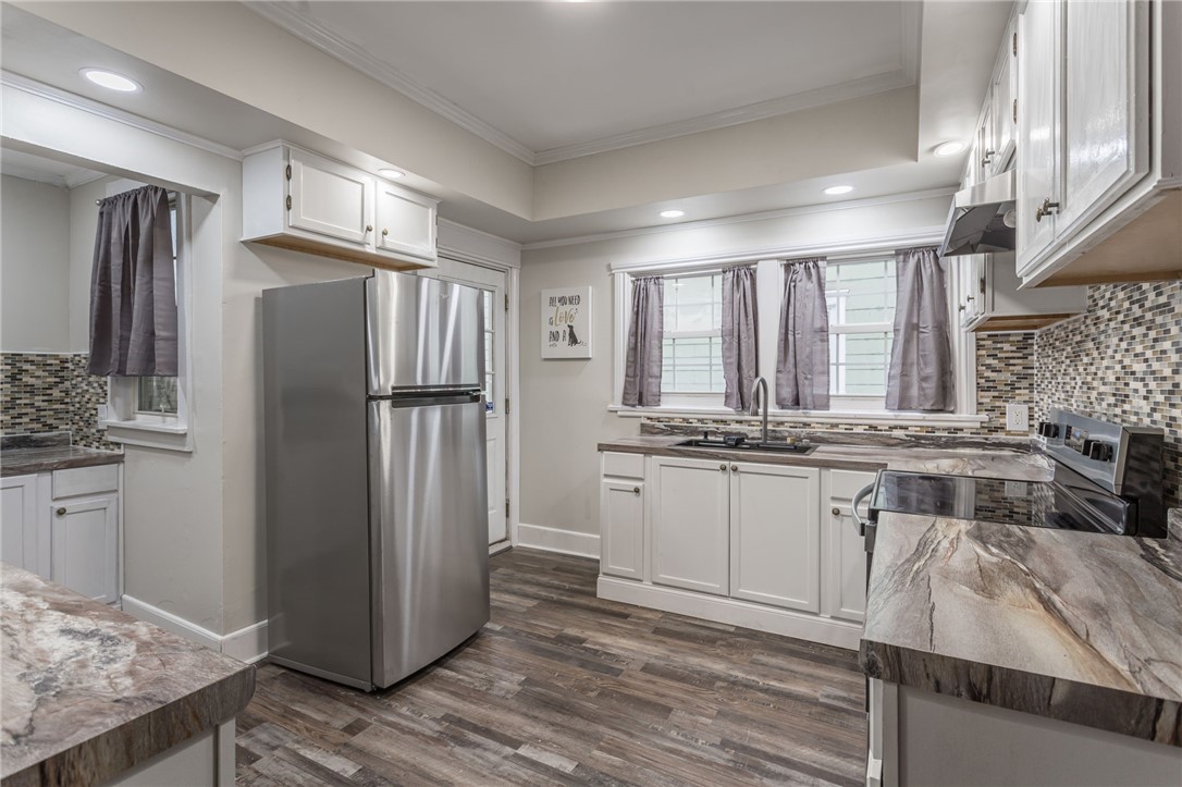 36 Mazda Terrace Rochester, NY 14621 - Photo 9 of 38