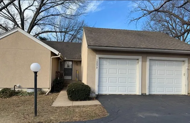 $285,000 | 10872 Bradshaw Street, Overland Park, KS 66210