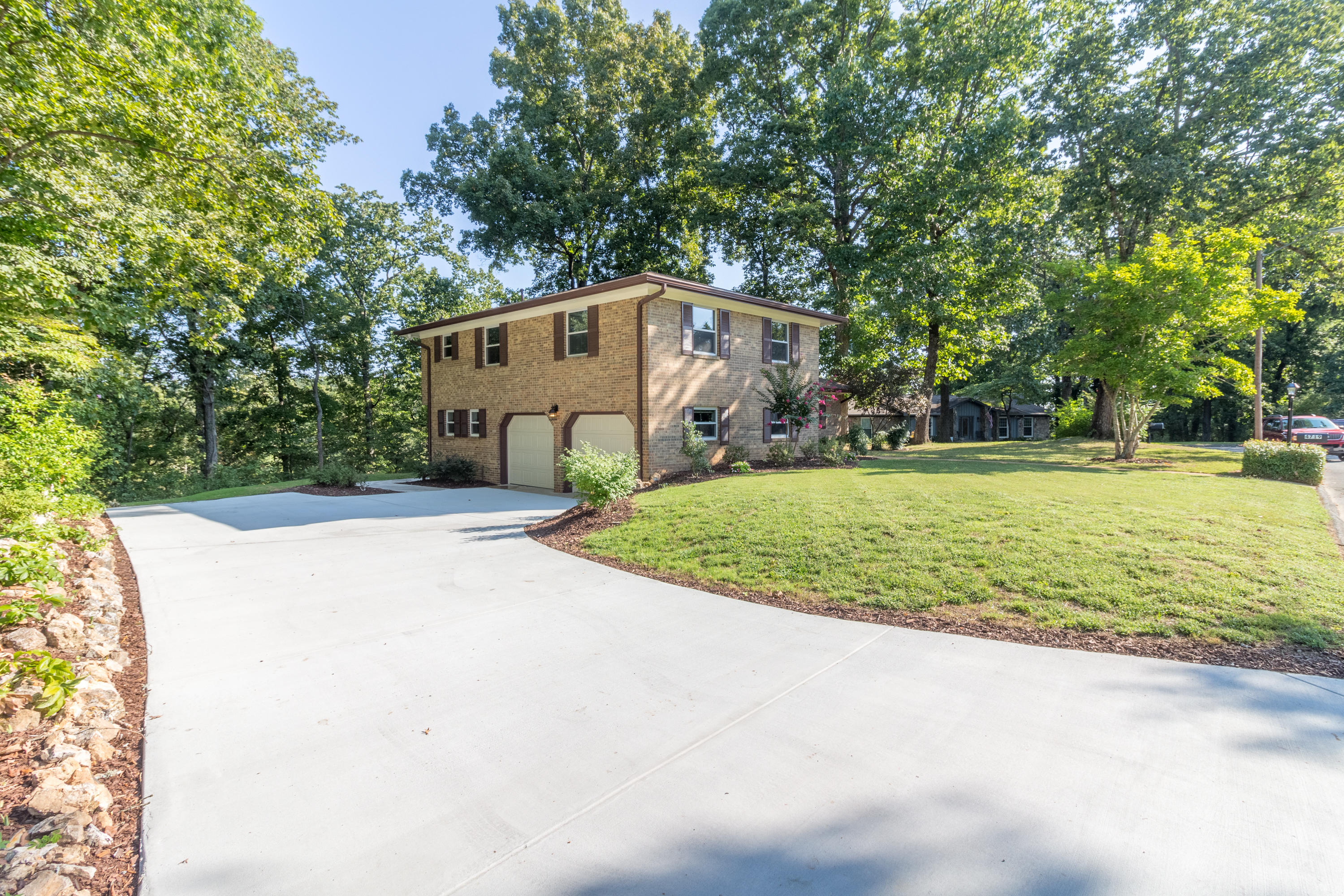 4719 Ridge Crest Road Hixson, TN 37343 - Photo 2 of 40 4719 Ridge Crest-3