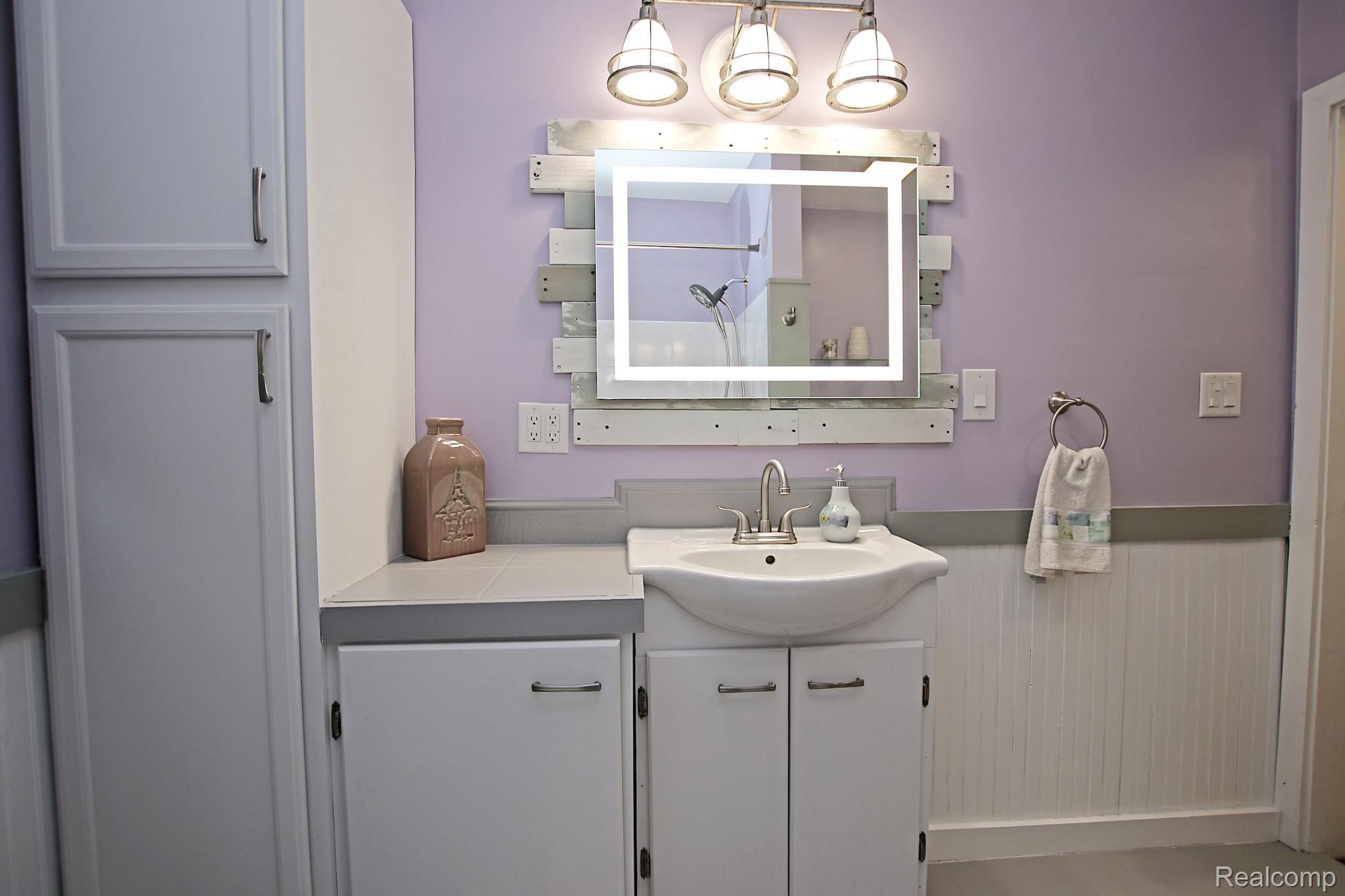 8340 East Baldwin Road Goodrich, MI 48438 - Photo 28 of 57 Main Bathroom
