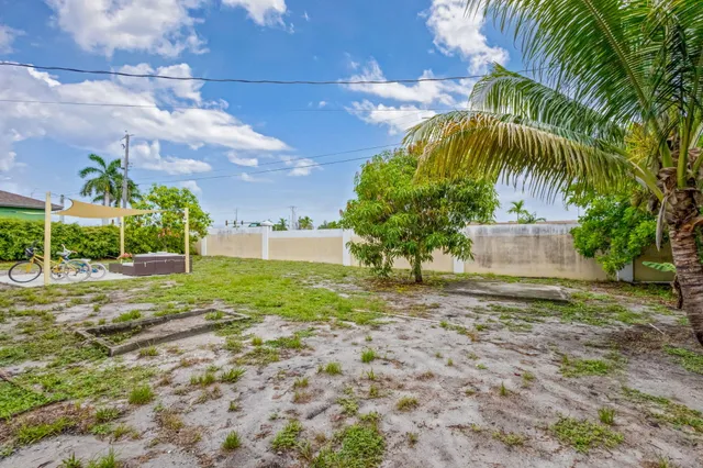 $369,000 | 1136 West 7th Street, Riviera Beach, FL 33404