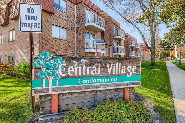 $182,000 | 707 West Central Road, Unit A6, Mount Prospect, IL 60056