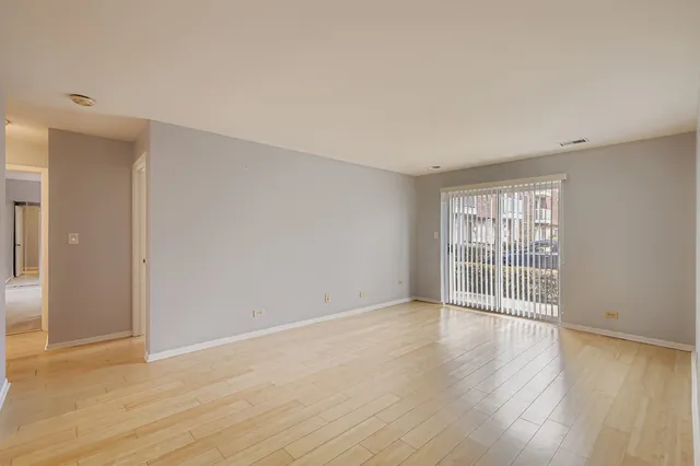 $182,000 | 707 West Central Road, Unit A6, Mount Prospect, IL 60056