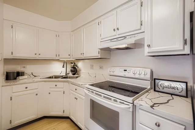 $182,000 | 707 West Central Road, Unit A6, Mount Prospect, IL 60056