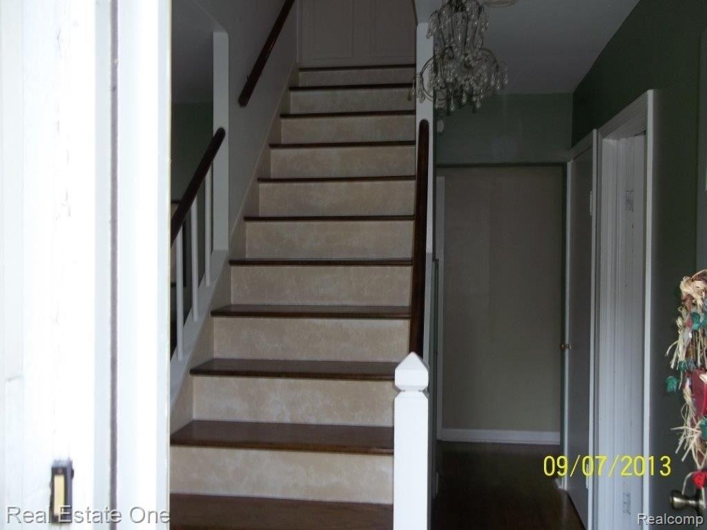 19521 Midway Road Southfield, MI 48075 - Photo 14 of 32 100_0176.jpg