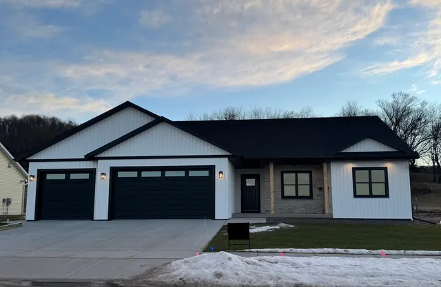 $579,900 | 3115 Cortland Street, Onalaska, WI 54650