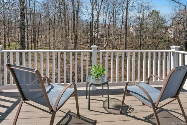 $1,098,000 | 18 Briarbrook Drive, Briarcliff Manor, NY 10510