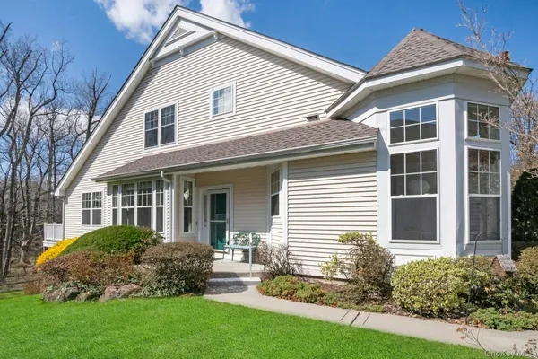 $1,098,000 | 18 Briarbrook Drive, Briarcliff Manor, NY 10510