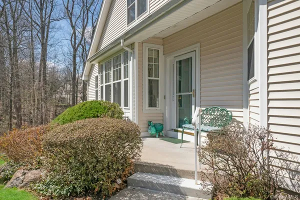 $1,098,000 | 18 Briarbrook Drive, Briarcliff Manor, NY 10510