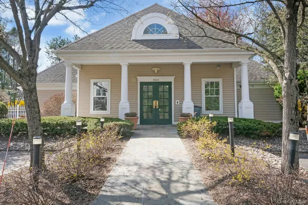 $1,098,000 | 18 Briarbrook Drive, Briarcliff Manor, NY 10510