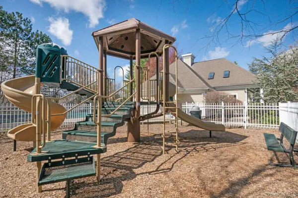 $1,098,000 | 18 Briarbrook Drive, Briarcliff Manor, NY 10510