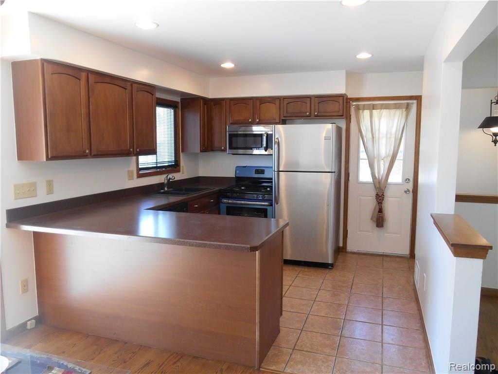25754 Peter Kaltz Road Warren, MI 48091 - Photo 13 of 68 KITCHEN WITH NEW STAINLESS STEEL APPLIANCES AND CERAMIC FLOOR