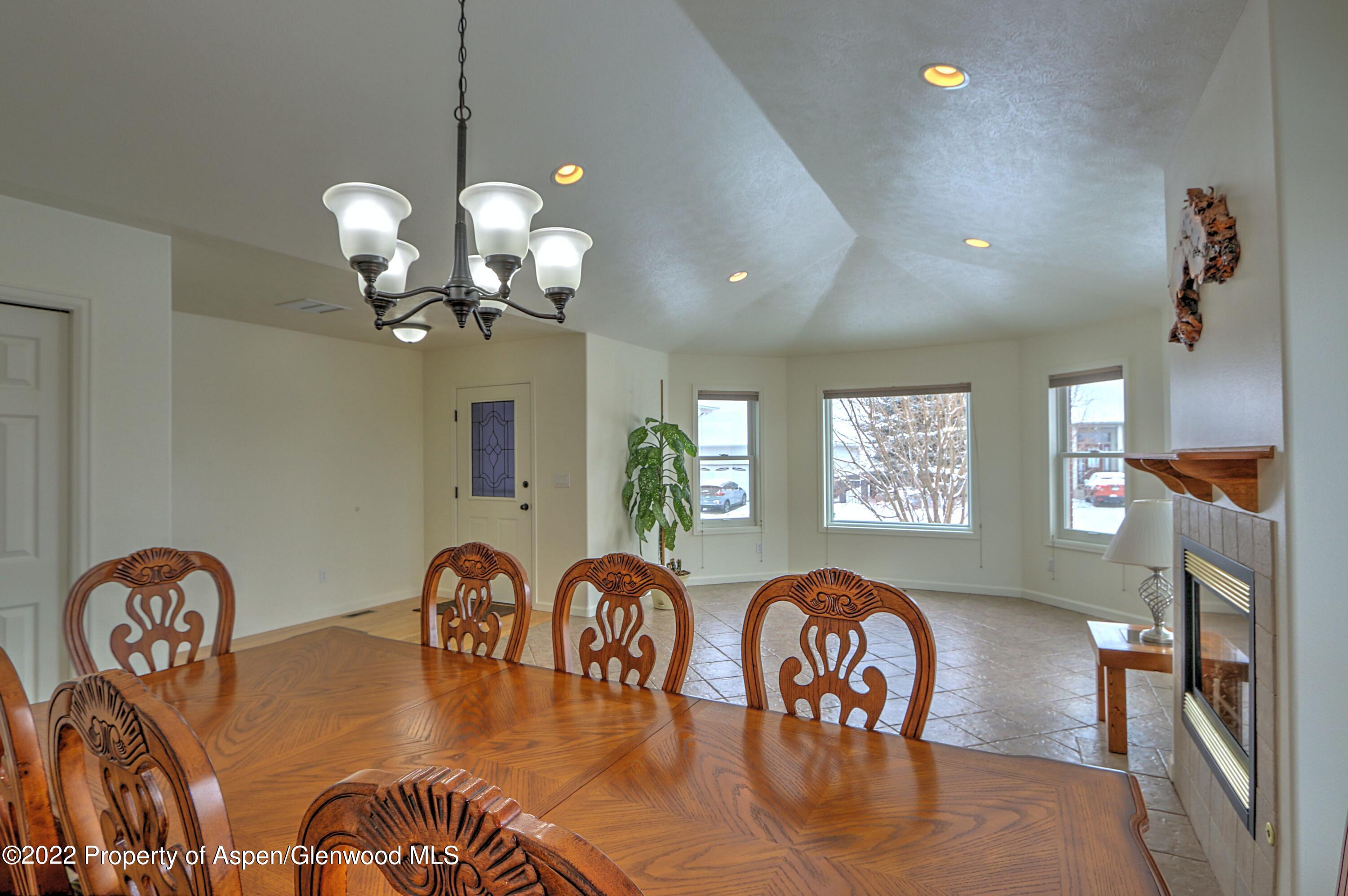 993 Hickory Drive Rifle, CO 81650 - Photo 4 of 25 Dinning Room