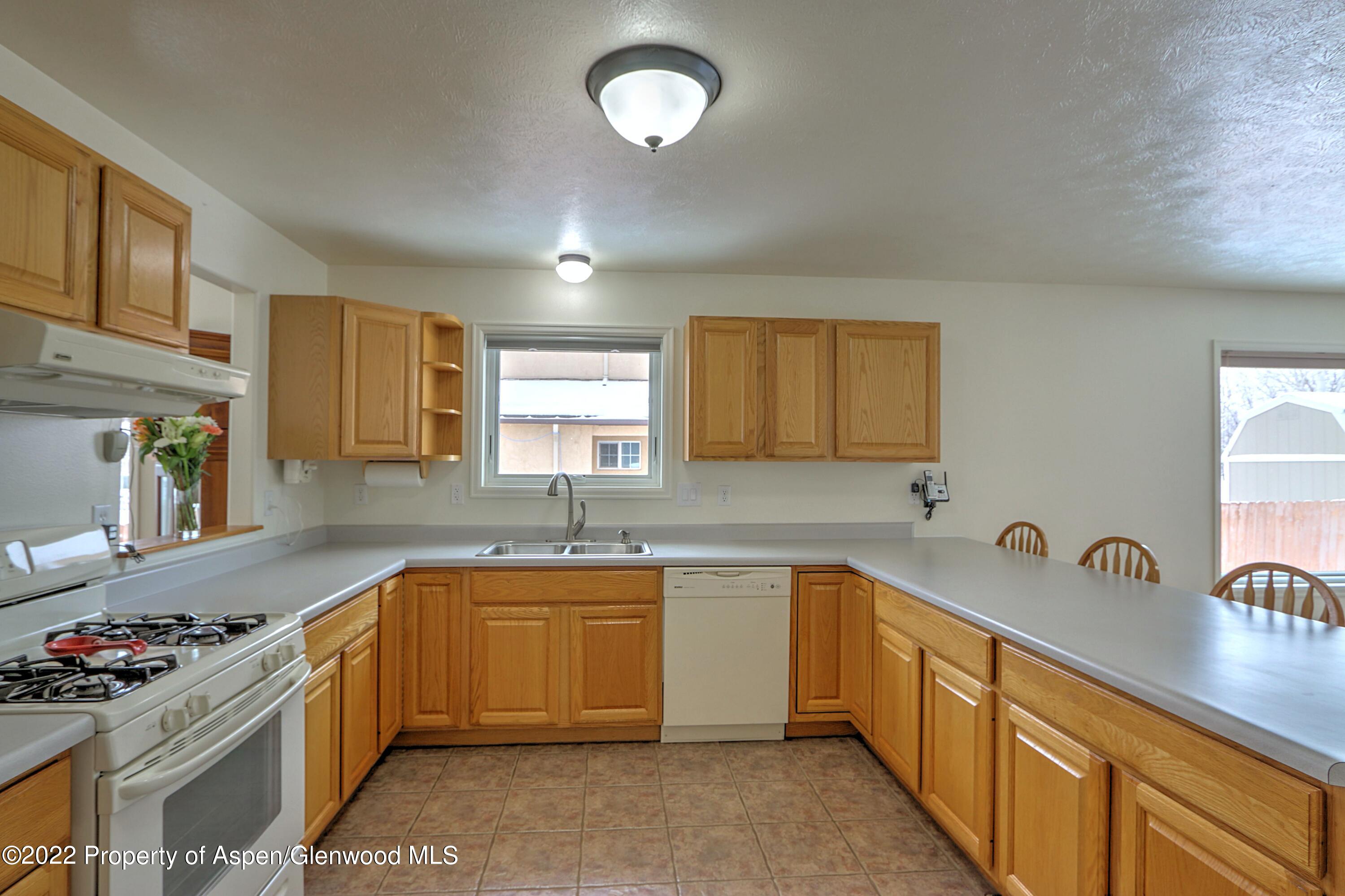 993 Hickory Drive Rifle, CO 81650 - Photo 5 of 25 IMG_7367_68_69_70_71_72_73