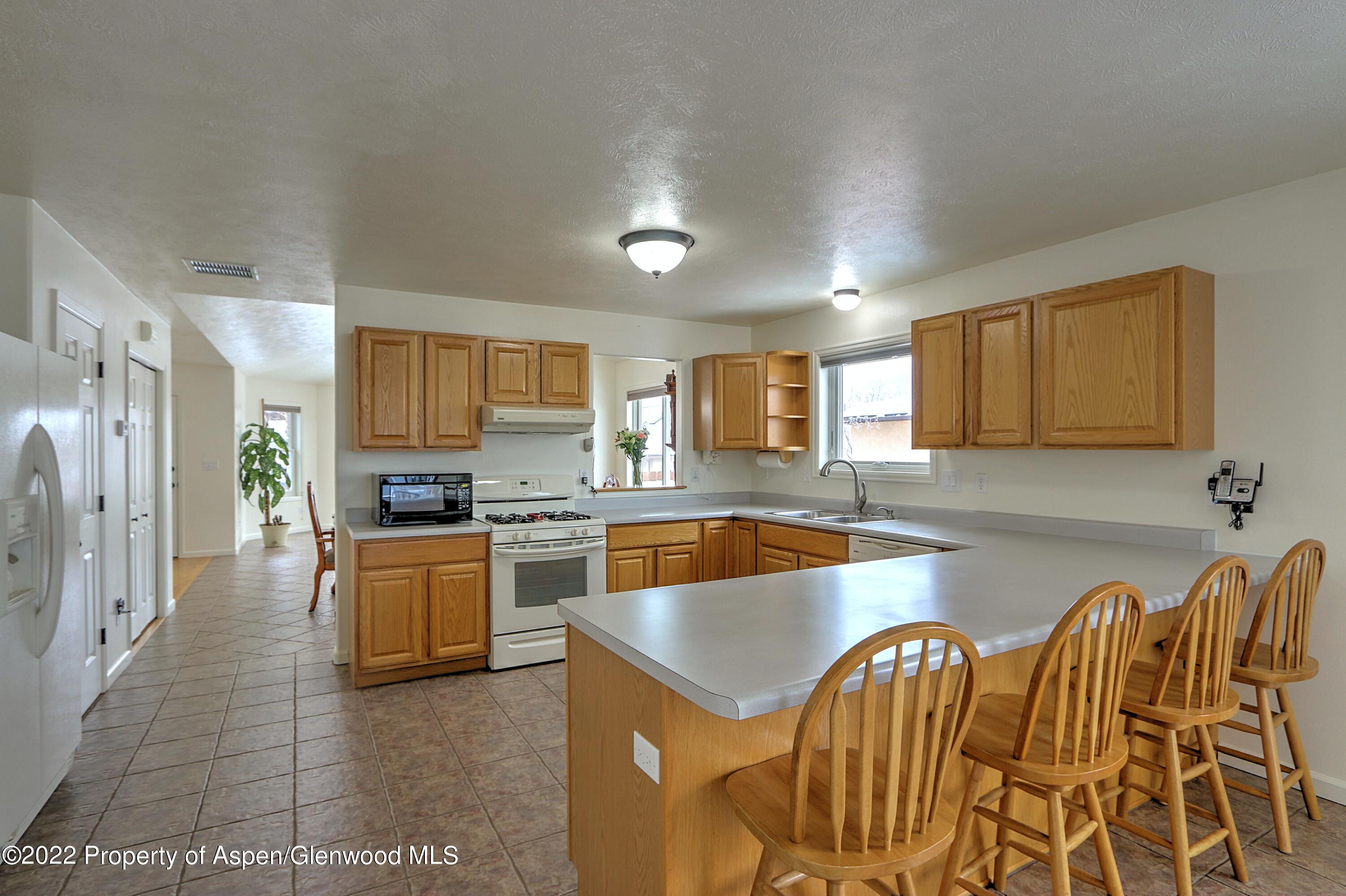 993 Hickory Drive Rifle, CO 81650 - Photo 6 of 25 Kitchen