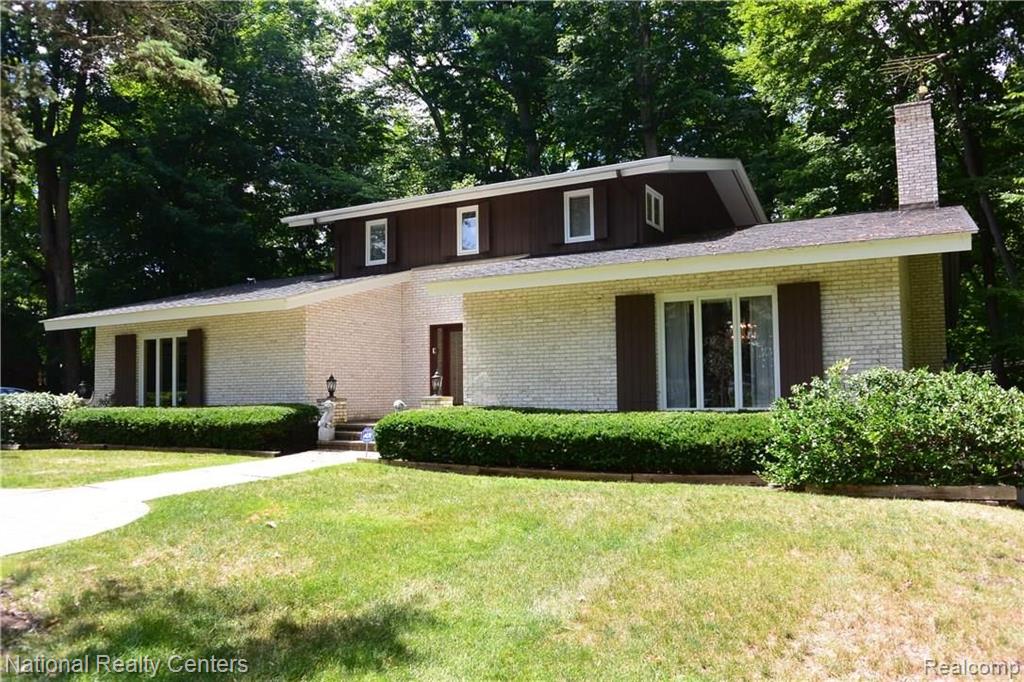 32671 Valley Ridge Drive Beverly Hills, MI 48025 - Photo 1 of 57