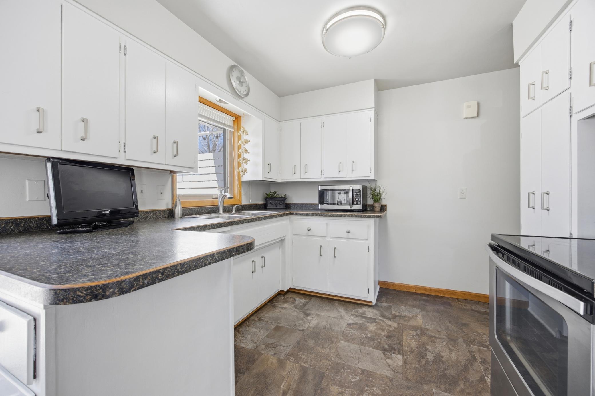 2105 6th Street South Moorhead, MN 56560 - Photo 8 of 28