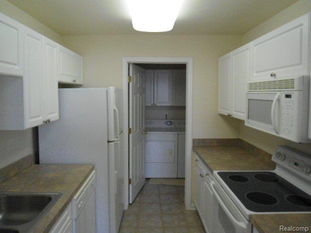3583 Oakmonte Boulevard Rochester, MI 48306 - Photo 8 of 17 DSC03105