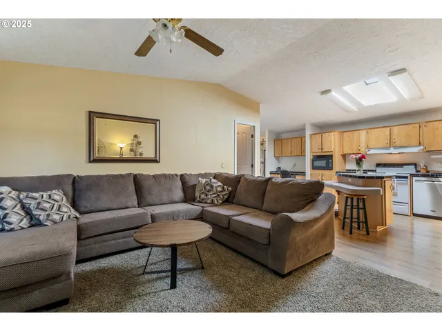 $159,900 | 1000 South McKern Court, Unit 85, Newberg, OR 97132