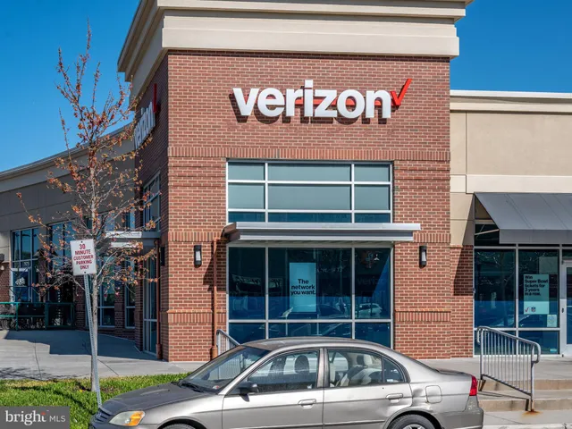 $947,500 | 7922 Ashland Drive, Alexandria, VA 22315