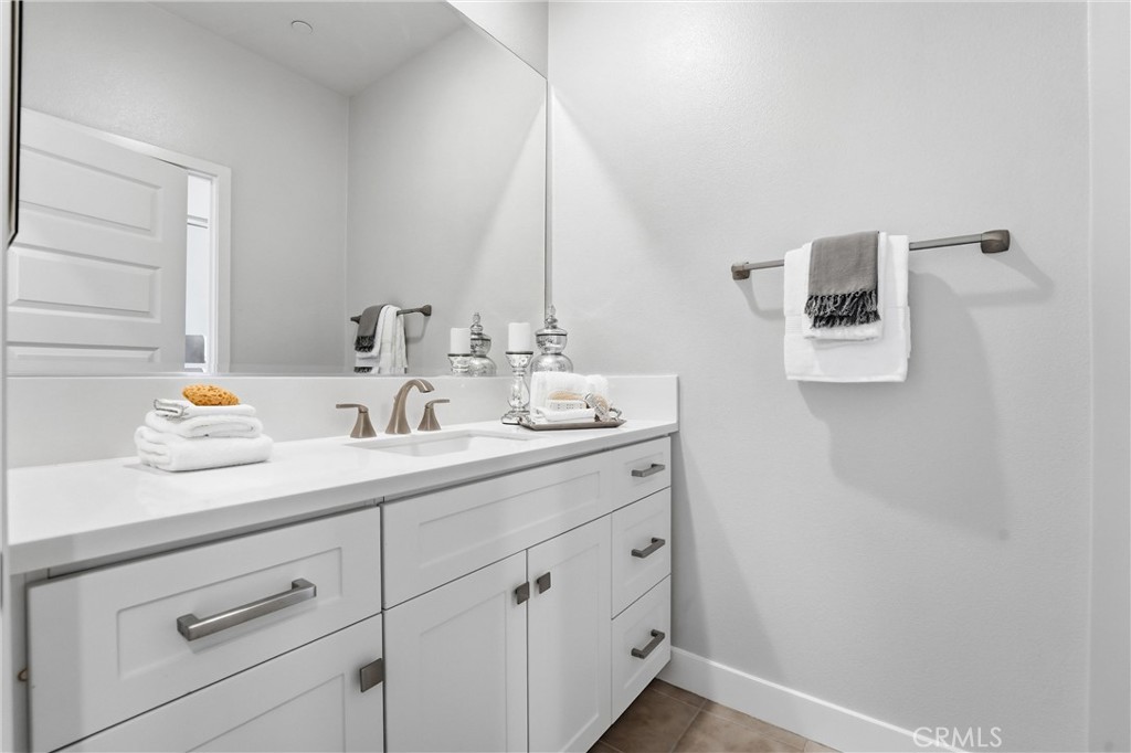 182 Scale Irvine, CA 92618 - Photo 45 of 61 Single sink and full of character