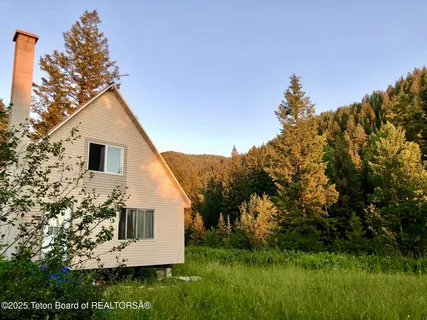 $975,000 | 466 Willow Crk Cyn Road, Bedford, WY 83112