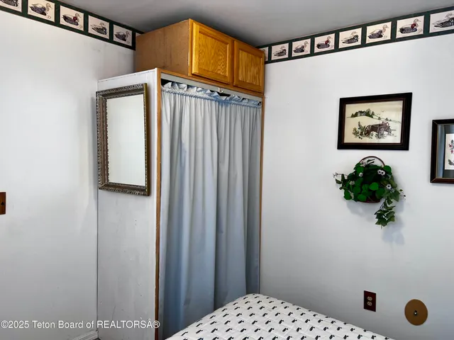 $975,000 | 466 Willow Crk Cyn Road, Bedford, WY 83112