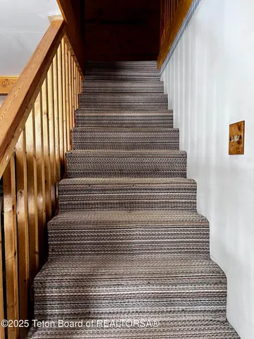 $975,000 | 466 Willow Crk Cyn Road, Bedford, WY 83112