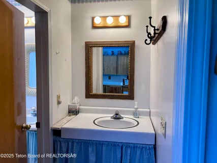 $975,000 | 466 Willow Crk Cyn Road, Bedford, WY 83112