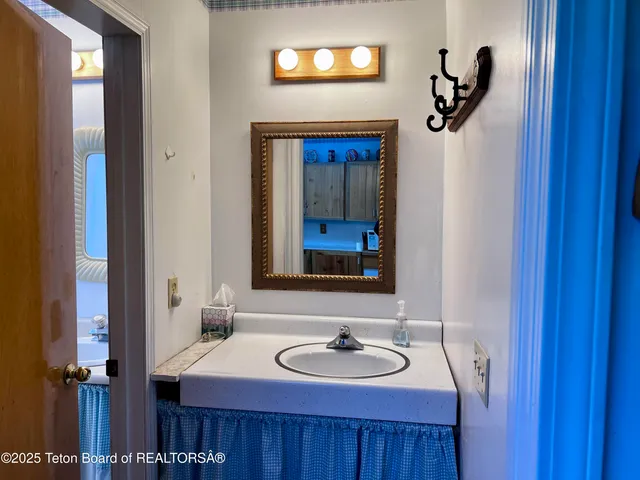 $975,000 | 466 Willow Crk Cyn Road, Bedford, WY 83112