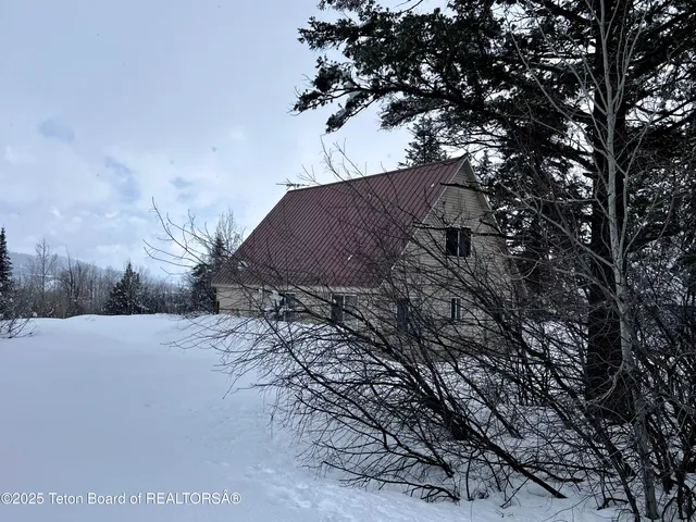 $975,000 | 466 Willow Crk Cyn Road, Bedford, WY 83112