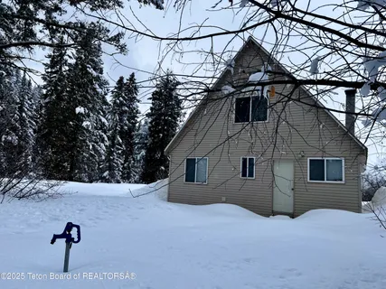 $975,000 | 466 Willow Crk Cyn Road, Bedford, WY 83112