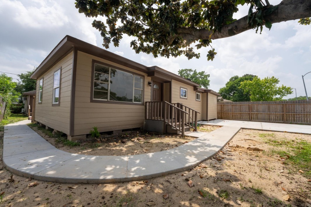 220 Armstrong Street Houston, TX 77029 - Photo 1 of 26