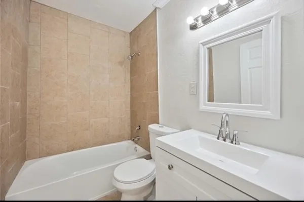 $2,000 | 220 Armstrong Street, Houston, TX 77029