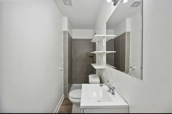 $2,000 | 220 Armstrong Street, Houston, TX 77029