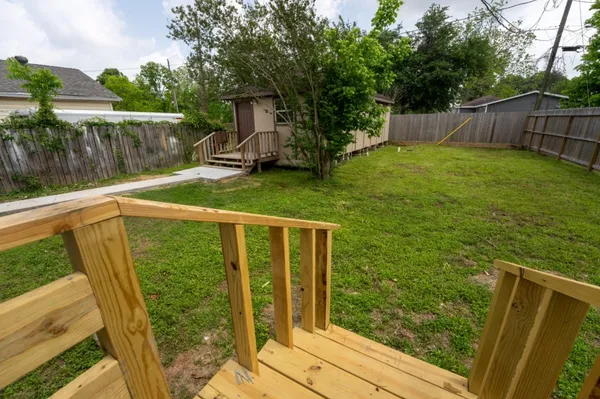 $2,000 | 220 Armstrong Street, Houston, TX 77029