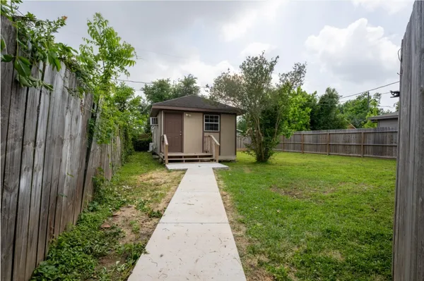 $2,000 | 220 Armstrong Street, Houston, TX 77029