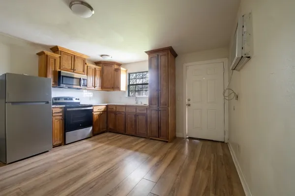 $2,000 | 220 Armstrong Street, Houston, TX 77029