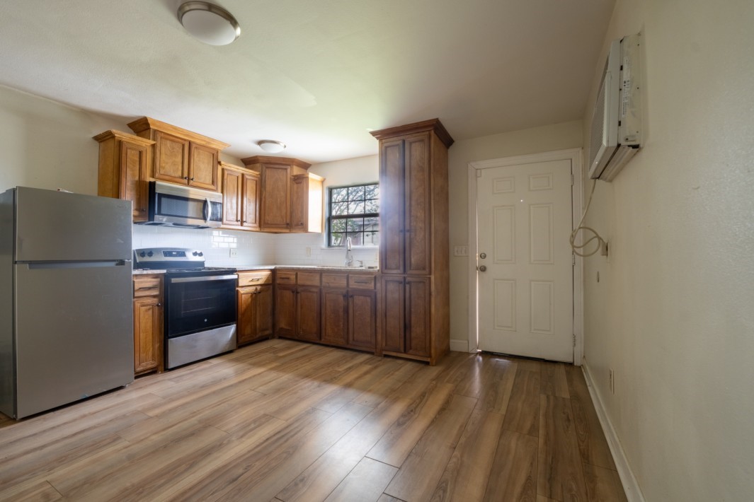 220 Armstrong Street Houston, TX 77029 - Photo 7 of 26