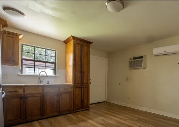 $2,000 | 220 Armstrong Street, Houston, TX 77029