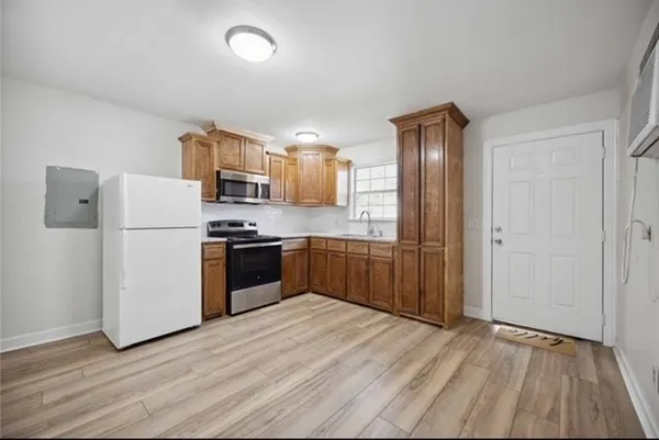 $2,000 | 220 Armstrong Street, Houston, TX 77029