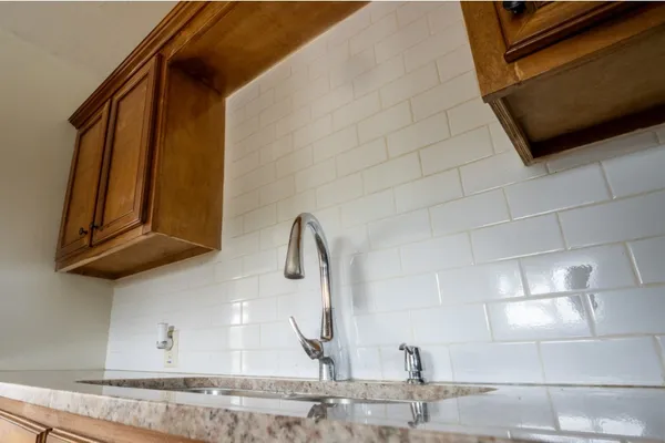 $2,000 | 220 Armstrong Street, Houston, TX 77029