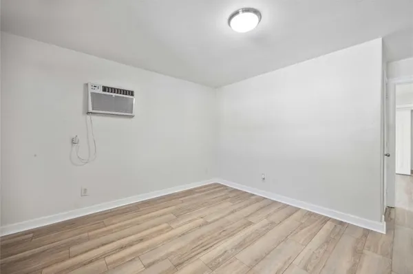 $2,000 | 220 Armstrong Street, Houston, TX 77029